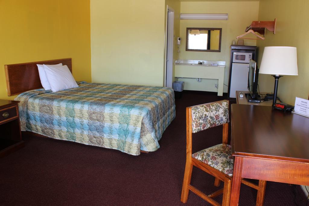 Westworld Country Inn Hubbard Экстерьер фото
